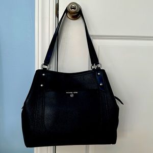 Like new Michael Kors purse, only used 2 x’s.